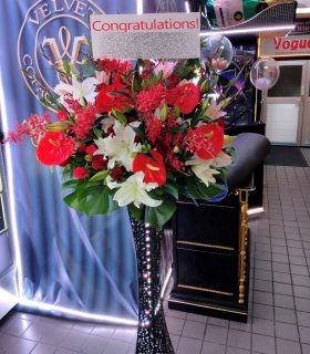 横浜市関内福富町へスタンド花を即日当日配達しました。【横浜花屋の花束・スタンド花・胡蝶蘭・バルーン・アレンジメント配達事例986】