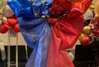 横浜ランドマークホールへ公演祝い用のスタンド花を配達しました。【横浜花屋の花束・スタンド花・胡蝶蘭・バルーン・アレンジメント配達事例999】