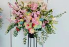 日産スタジアムへ祝花スタンド花を即日当日配達しました。【横浜花屋の花束・スタンド花・胡蝶蘭・バルーン・アレンジメント配達事例1024】