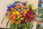 KT Zepp Yokohamaへ公演祝いのスタンド花を配達しました。【横浜花屋の花束・スタンド花・胡蝶蘭・バルーン・アレンジメント配達事例1046】
