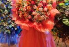 横浜市桜木町へ青紫系のおしゃれスタンド花を配達しました。【横浜花屋の花束・スタンド花・胡蝶蘭・バルーン・アレンジメント配達事例1065】