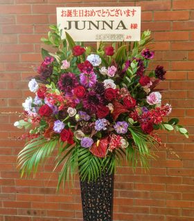 ビルボードライブ横浜へスタンド花を配達しました。【横浜花屋の花束・スタンド花・胡蝶蘭・バルーン・アレンジメント配達事例1069】