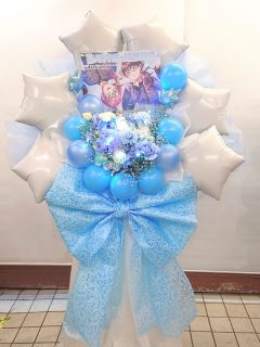 パシフィコ横浜国立大ホールへ白水色のフラスタを配達しました。【横浜花屋の花束・スタンド花・胡蝶蘭・バルーン・アレンジメント配達事例1094】