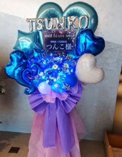 KT ZEPP YOKOHAMAへLEDライト入りバルーンフラスタを配達しました。【横浜花屋の花束・スタンド花・胡蝶蘭・バルーン・アレンジメント配達事例1112】