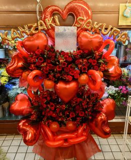 横浜市関内太田町へ文字入りバルーンフラスタを配達しました。【横浜花屋の花束・スタンド花・胡蝶蘭・バルーン・アレンジメント配達事例1113】