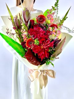 スタイリッシュ赤系花束