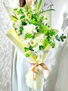 スタイリッシュ白系花束