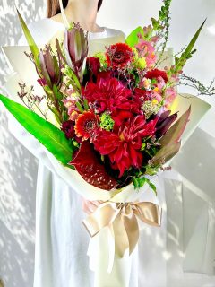 スタイリッシュ赤系花束