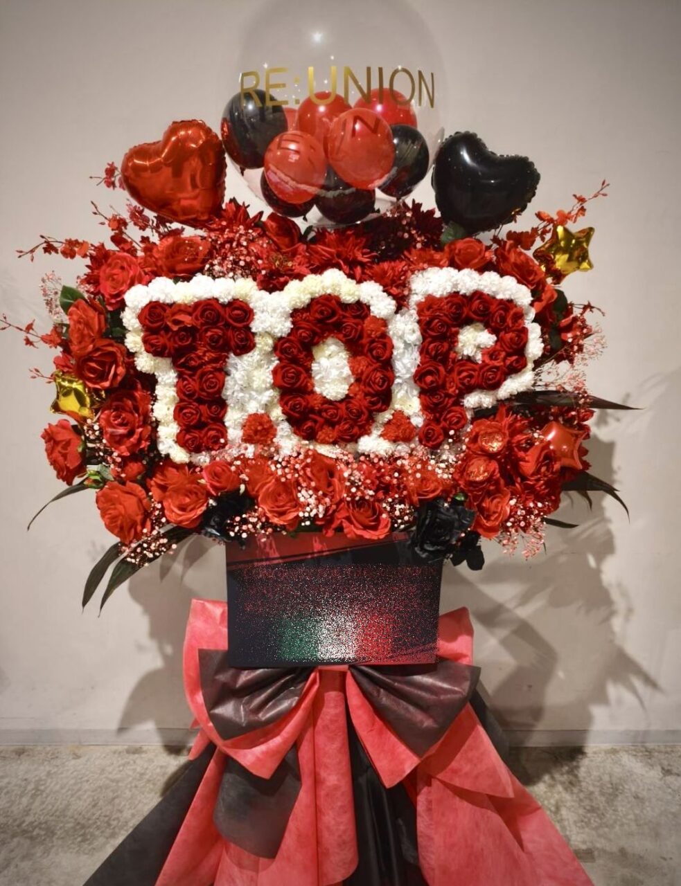 みなとみらいにある、ぴあアリーナMMへフラスタを配達しました。【横浜花屋の花束・スタンド花・胡蝶蘭・バルーン・アレンジメント配達事例1187】
